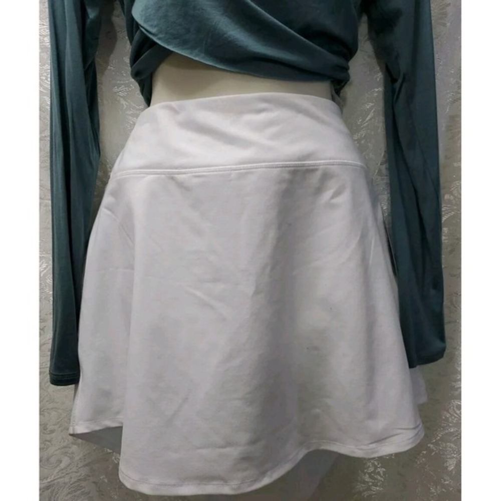 DSG Women's Performance Mid Rise Skort, Slim Fit, Built In Short, Medium, White.